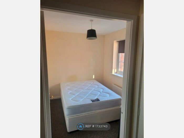 2 Bedroom Flat To Rent In Royal Drive, Fulwood, Preston, PR2