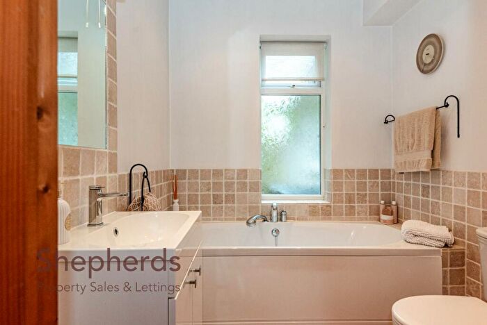 5 Bedroom Detached House For Sale In Hertford Road Woollens Brook, Hoddesdon, EN11