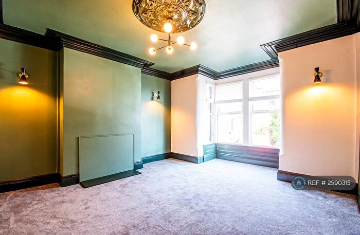 5 Bedroom Terraced House To Rent In Roundhay View, Leeds, LS8