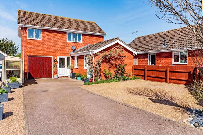 3 Bedroom Detached House For Sale In Linden Grove, Roydon, IP22