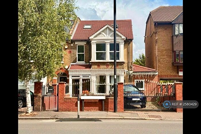 2 Bedroom Flat To Rent In Hertford Road, Enfield, EN3