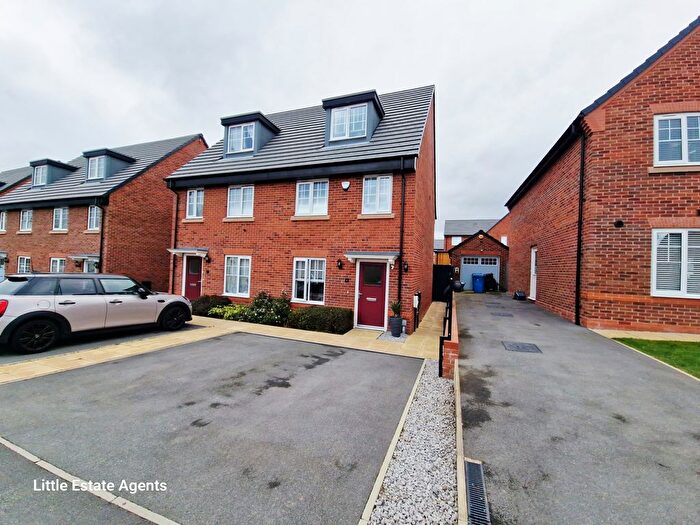 3 Bedroom Town House To Rent In Walnut Grove, Prescot, L34