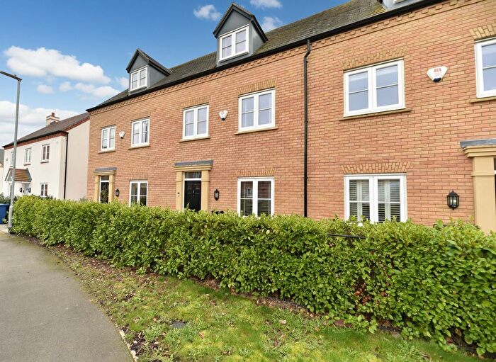 3 Bedroom Terraced House For Sale In Crest Drive, Fenstanton, PE28