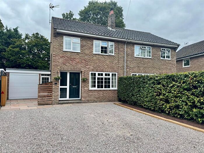3 Bedroom Semi-Detached House For Sale In Beech Court, Pocklington, YO42