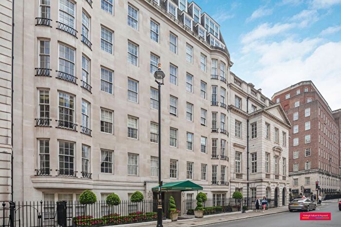 3 Bedroom Flat To Rent In Upper Grosvenor Street, Mayfair, London, W1K