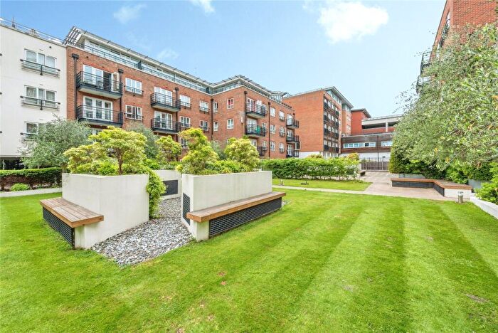 2 Bedroom Flat For Sale In Royal Quarter, Seven Kings Way, Kingston Upon Thames, KT2