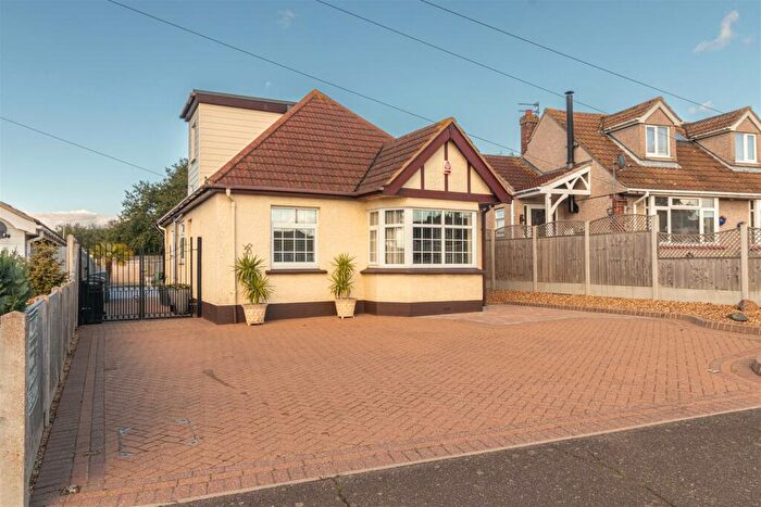 3 Bedroom Chalet For Sale In Gorse Lane, Great Clacton, CO15