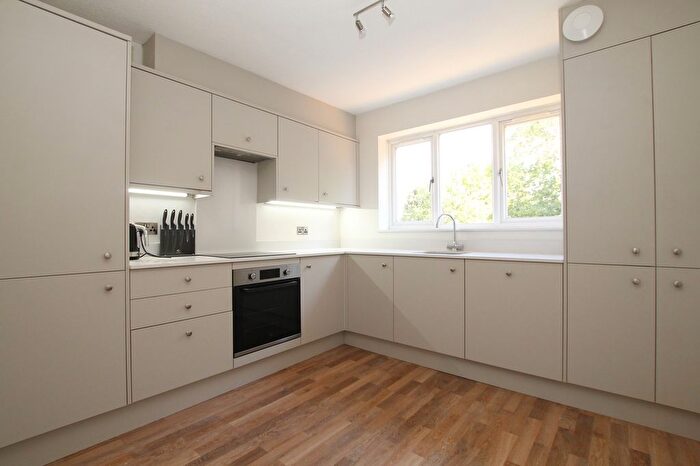 2 Bedroom Flat To Rent In Manning Close, East Grinstead, West Sussex., RH19