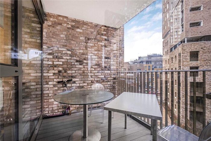 1 Bedroom Apartment For Sale In Walworth Square, London, SE17