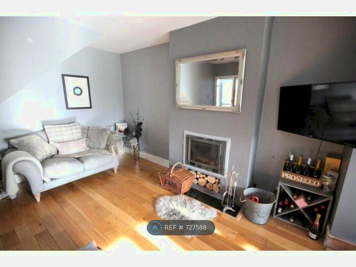 4 Bedroom Semi-Detached House To Rent In Palmar Road, Maidstone, ME16