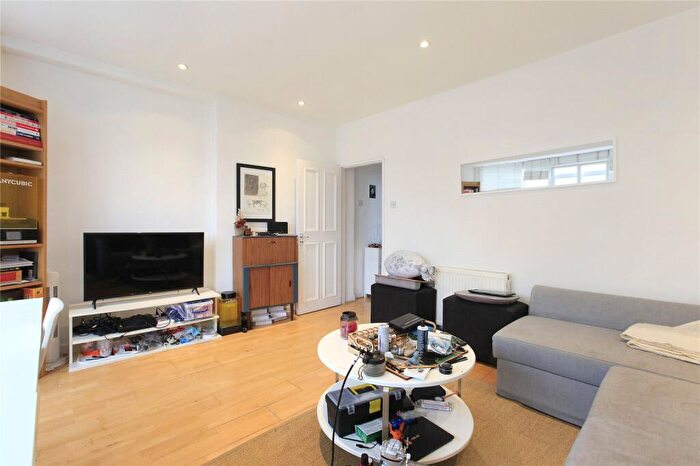 1 Bedroom Flat To Rent In Thurleigh Court, Nightingale Lane, SW12