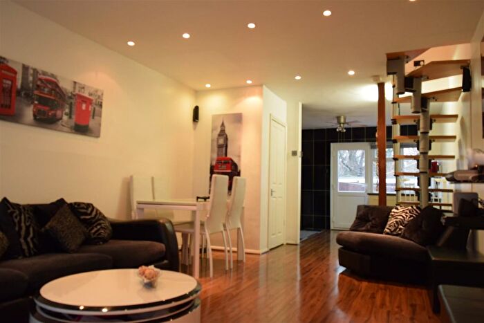 2 Bedroom Property To Rent In Wheatlands, Hounslow, TW5