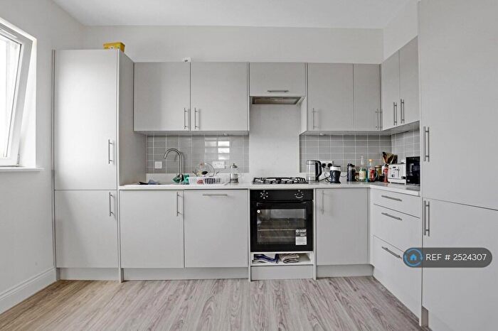 2 Bedroom Flat To Rent In Newlands Park, London, SE26