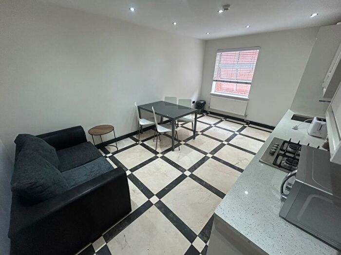 2 Bedroom Flat To Rent In Derby Road, Staffordshire, Burton Upon Trent, DE14