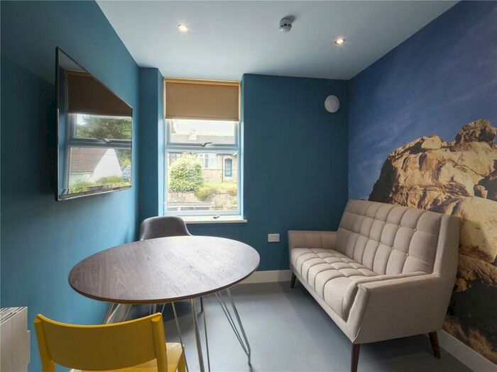 3 Bedroom Apartment To Rent In Newsome Road, Huddersfield, HD4