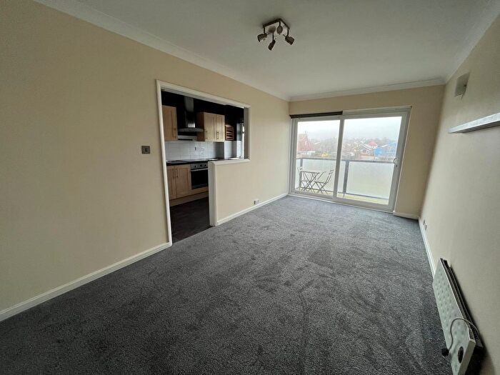 1 Bedroom Flat To Rent In Sutton Avenue, Peacehaven, BN10