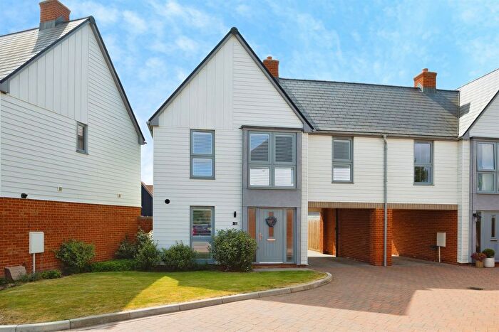3 Bedroom Semi Detached House For Sale In Gatekeeper Lane, Kennington, Ashford, TN24