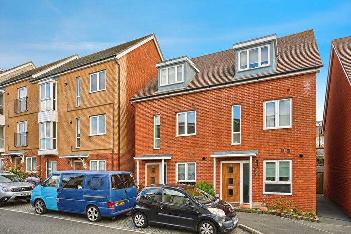 3 Bedroom Semi Detached House For Sale In Church Path, East Cowes, Isle Of Wight, PO32