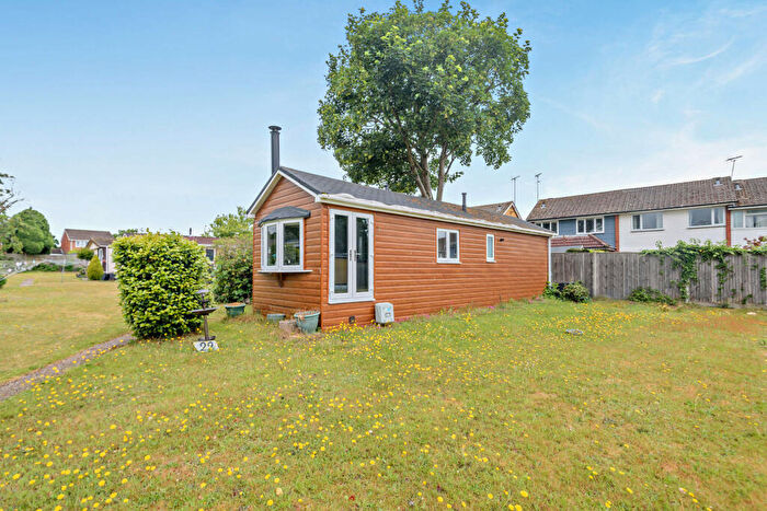 1 Bedroom Park Home For Sale In Dungells Lane, Yateley, GU46