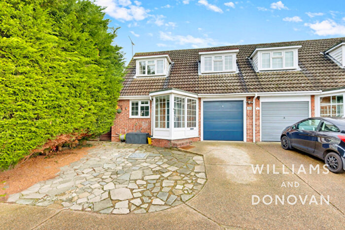 3 Bedroom Semi Detached House For Sale In The Larches, Benfleet, SS7