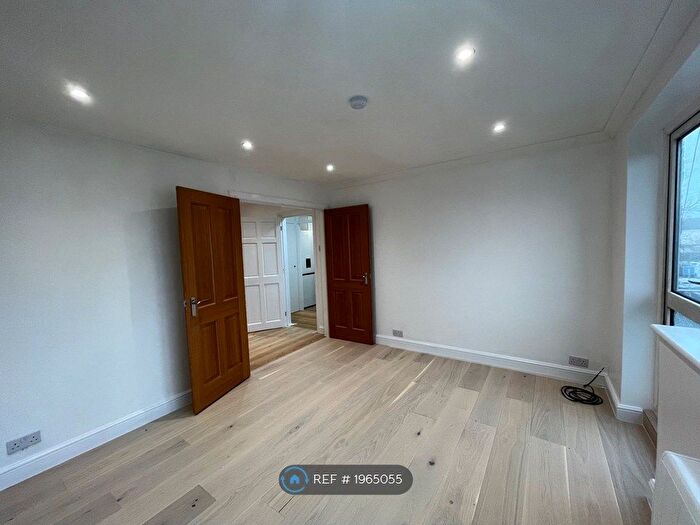 2 Bedroom Flat To Rent In Crockford Park Road, Addlestone, KT15