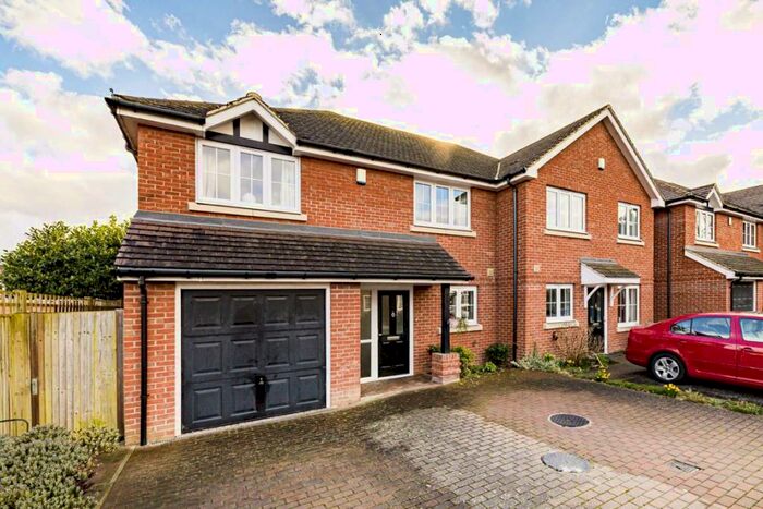 4 Bedroom Semi-Detached House To Rent In Rosemead Close, Surbiton, KT6