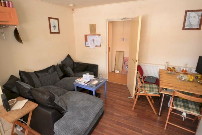 4 Bedroom Semi-Detached House To Rent In Beeston Road, Dunkirk, Nottingham, NG7