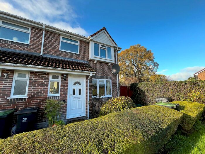 3 Bedroom End Of Terrace House To Rent In Ivy Close, Gillingham, SP8