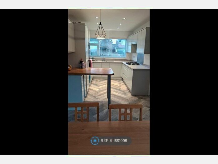 3 Bedroom Bungalow To Rent In Wincote Drive, Wolverhampton, WV6