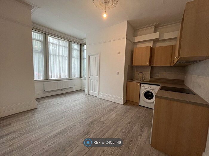 Studio To Rent In Archway Road, London, N6