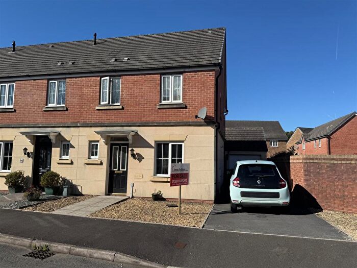 3 Bedroom End Of Terrace House For Sale In Ffordd Y Glowyr, Betws, Ammanford, SA18