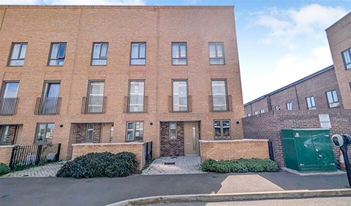4 Bedroom End Of Terrace House For Sale In Bridgend Crescent, Rainham, RM13