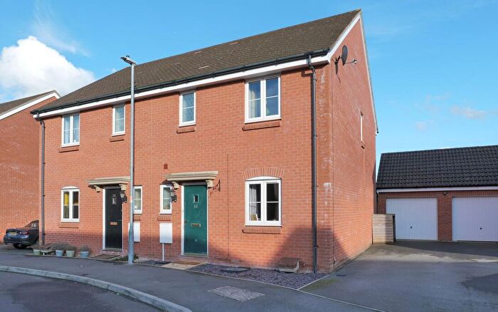 3 Bedroom Semi Detached House For Sale In Linnet Lane, Melksham, SN12