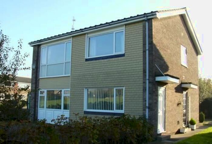 2 Bedroom Flat To Rent In Laneham Close, Bessacarr, Doncaster, DN4