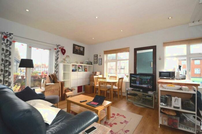 1 Bedroom Flat To Rent In Woodhouse Road, North Finchley, London, N12