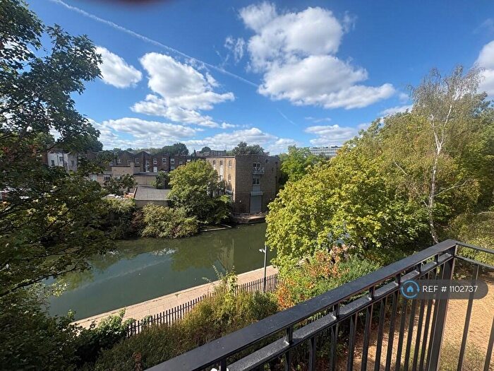 2 Bedroom Flat To Rent In Reachview Close, London, NW1