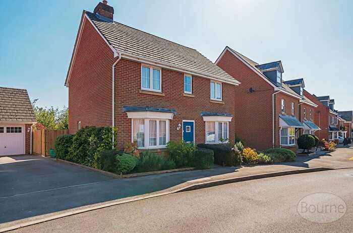 4 Bedroom Detached House For Sale In Chaffinch Road, Four Marks, Alton, Hampshire, GU34