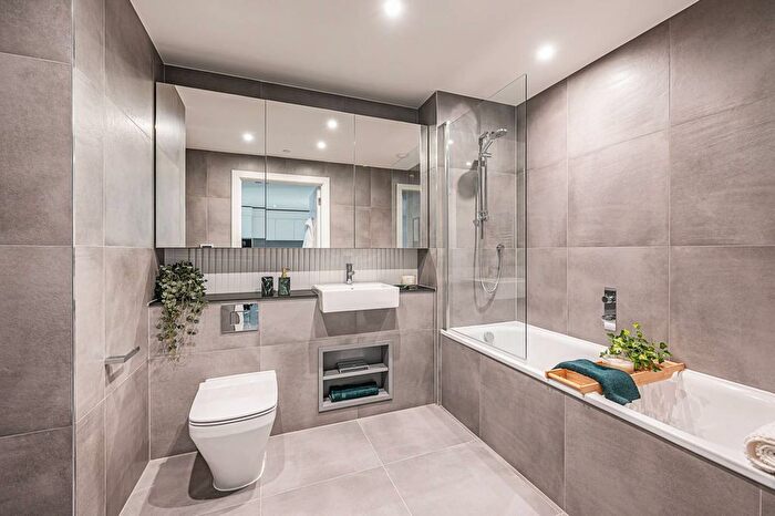 1 Bedroom Flat To Rent In Westfield Avenue, Stratford, London, E20