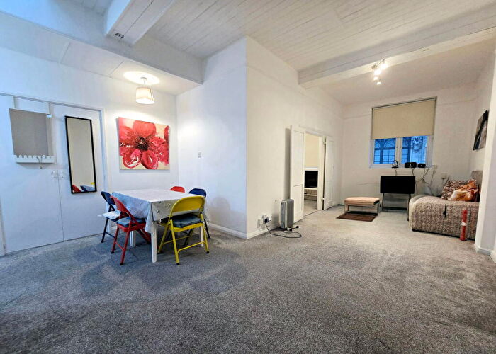 1 Bedroom Flat To Rent In St. John's Road, Clapham Junction, SW11