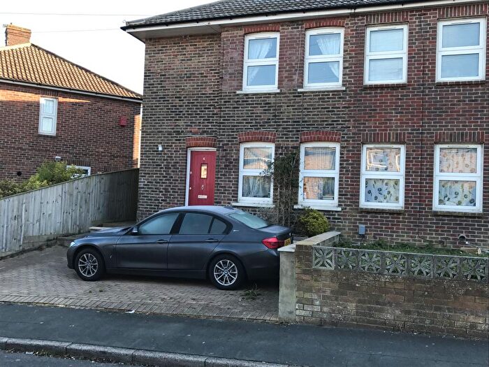 3 Bedroom Semi-Detached House To Rent In Hallett Road, Brighton, BN2