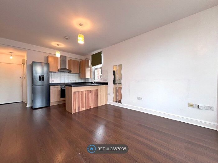 Studio To Rent In Arcadian Gardens, London, N22