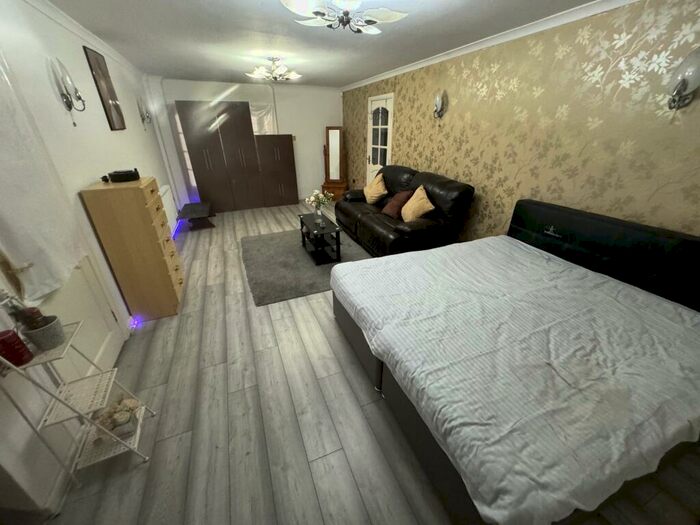 1 Bedroom Flat To Rent In Copthall Road, Birmingham, B21