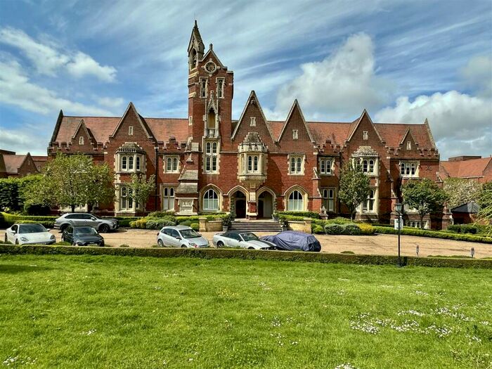 2 Bedroom Apartment To Rent In The Galleries, Warley, Brentwood, CM14