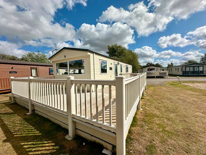 2 Bedroom Park Home For Sale In Sleaford Road, Tattershall, Lincoln, LN4