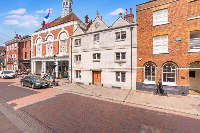 3 Bedroom Character Property To Rent In High Street, Rochester, ME1
