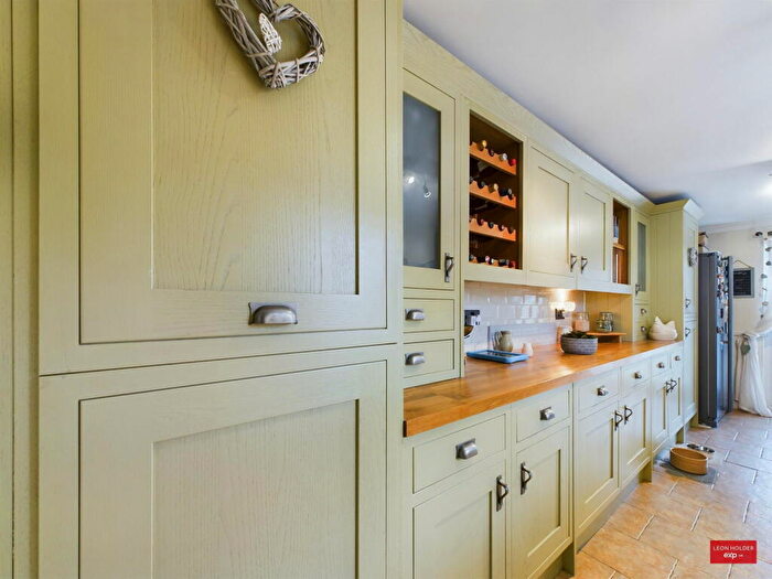 3 Bedroom End Of Terrace House For Sale In Honyatt Road, Gloucester, GL1