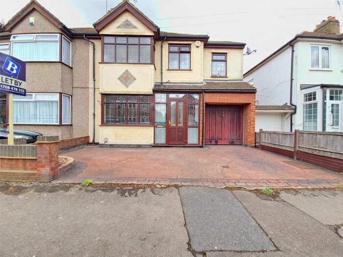 4 Bedroom Semi-Detached House To Rent In The Avenue, Hornchurch, RM12