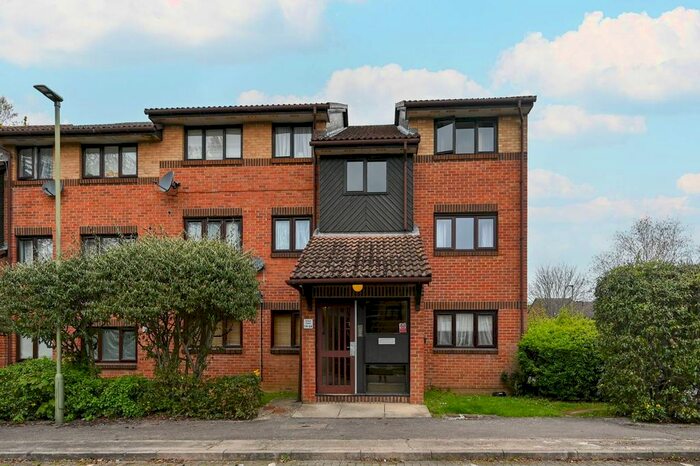 1 Bedroom Flat To Rent In Grace Close, Edgware, HA8