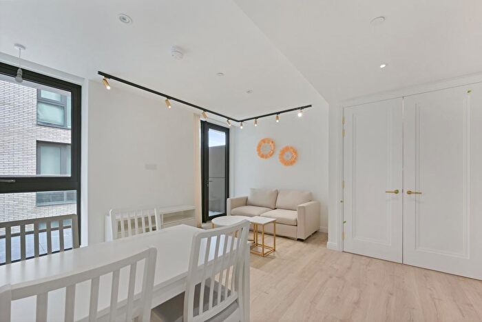 1 Bedroom Flat To Rent In Vermont House, City Road, EC1V