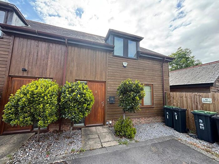 3 Bedroom Semi-detached House To Rent In Ringwood Road, Ferndown, BH22